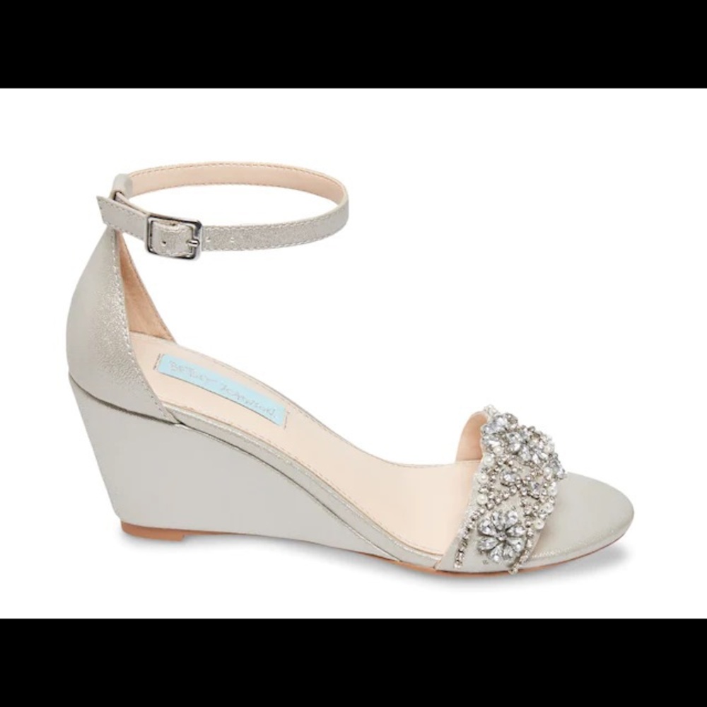 Taryn by Betsey Johnson